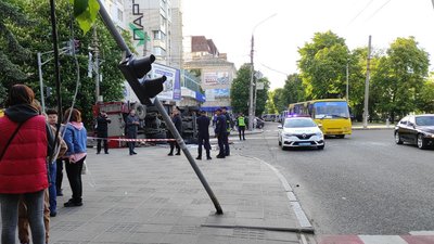 У Черкасах в ДТП потрапив тролейбус, пожежна машина та автомобіль, є травмовані У Черкасах в ДТП потрапив тролейбус, пожежна машина та автомобіль, є травмовані