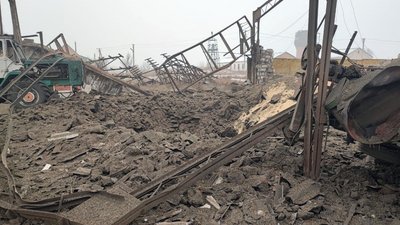 Армія РФ продовжує обстрілювати Донеччину — пошкоджені житлові будинки, дитсадок та підприємство Армія РФ продовжує обстрілювати Донеччину — пошкоджені житлові будинки, дитсадок та підприємство