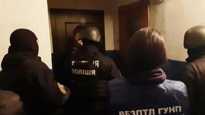 У Кропивницькому затримали трьох людей, які примушували жебракувати безхатьків