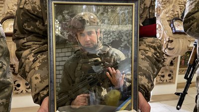 Прощання із Петром Проциком у Полтаві: військовий загинув на війні з РФ Прощання із Петром Проциком у Полтаві: військовий загинув на війні з РФ