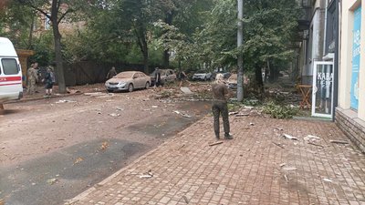 Наслідки влучання безпілотника в Сумах Наслідки влучання безпілотника в Сумах