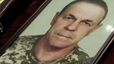 У Житомирі попрощалися із загиблим військовослужбовцем Олександром Присяжнюком У Житомирі попрощалися із загиблим військовослужбовцем Олександром Присяжнюком