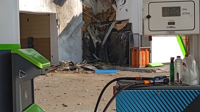 Наслідки атаки по автозаправці в Сумах