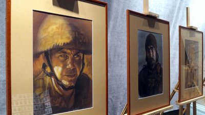 «Якщо не ми, то хто». У Дніпрі презентують виставку живопису десантниці Катерини Полякової