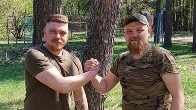 "Я – мати воїнів, двох синів, які сьогодні захищають Україну". Історія тернополянки Інни Іванюк "Я – мати воїнів, двох синів, які сьогодні захищають Україну". Історія тернополянки Інни Іванюк