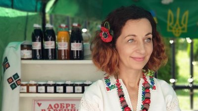 Чернівчанка варить "добре" варення, щоб допомогти дітям. СУСПІЛЬНЕ | ВІДЕОНОВИНИ