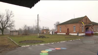 Туалет на вулиці у школі на Сумщині
