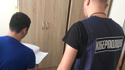Кіберполіція викрила на Херсонщині двох шахраїв Кіберполіція викрила на Херсонщині двох шахраїв