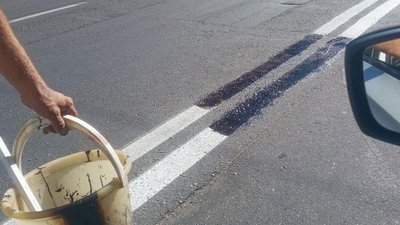 Кропивничанин замалював дорожню розмітку напроти в`їзду у свій двір Кропивничанин замалював дорожню розмітку напроти в`їзду у свій двір