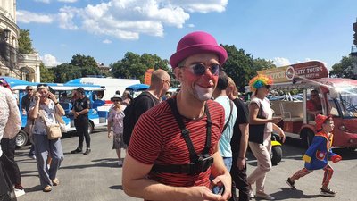 Комедіада-2021: в Одесі стартував парад клоунів та мімів Комедіада-2021: в Одесі стартував парад клоунів та мімів
