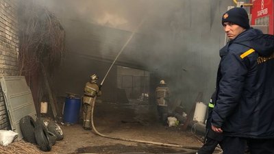 У Харкові загасили пожежу у майстерні з виробництва пластикових деталей