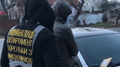 Телеграм-канал та закладки: на Херсонщині поліцейські затримали торговця психотропами та наркотиками