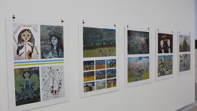 "Продовжуємо власну боротьбу на культурному фронті": виставка "Я малюю мир" Херсонської Художньої школи подорожує світом "Продовжуємо власну боротьбу на культурному фронті": виставка "Я малюю мир" Херсонської Художньої школи подорожує світом
