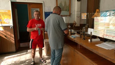 На Черкащині місцеві жителі скаржаться на роботу пересувних відділень "Укрпошти" На Черкащині місцеві жителі скаржаться на роботу пересувних відділень "Укрпошти"