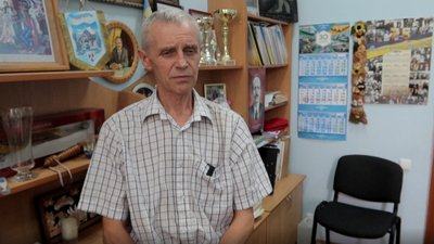 "Гул, багато людей, купа уламків". Очевидець розповів про обстріл будівлі Миколаївської обласної ради