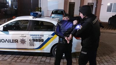 Нетверезий черкащанин побив машини сусідів через сварку