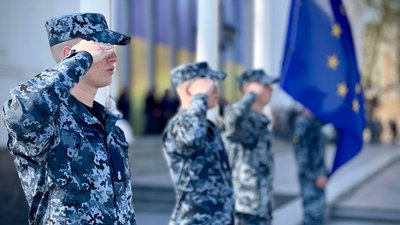 В Одесі до Дня Європи урочисто підняли прапори Євросоюзу В Одесі до Дня Європи урочисто підняли прапори Євросоюзу