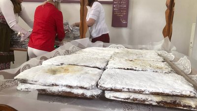 Найбільший різдвяний кекс. В Одесі готуються встановити рекорд України з випічки Найбільший різдвяний кекс. В Одесі готуються встановити рекорд України з випічки