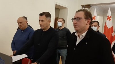 У Грузії політики голодують на підтримку Саакашвілі. Силовики відмовляються доправити його в суд