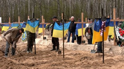 200 тіл, які були поховані у парку Ялівщина під час блокади Чернігова, перепохоронили на кладовищі "Яцево" 200 тіл, які були поховані у парку Ялівщина під час блокади Чернігова, перепохоронили на кладовищі "Яцево"