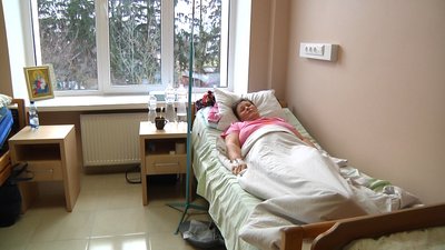 У Житомирі провели рідкісну операцію з видалення пухлини яєчника, яка утворилася внаслідок рецидиву У Житомирі провели рідкісну операцію з видалення пухлини яєчника, яка утворилася внаслідок рецидиву
