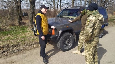 Жителі Созонівки купили позашляховик для українських військових Жителі Созонівки купили позашляховик для українських військових