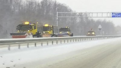 У Житомирі та області дороги розчищатимуть від снігу цілодобово У Житомирі та області дороги розчищатимуть від снігу цілодобово