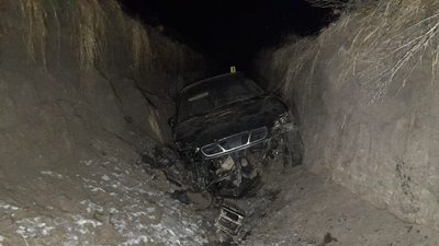 У Конотопському районі на Сумщині сталася ДТП: автівка перекинулася у протитанковий рів