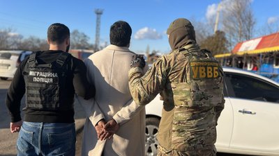 На Одещині іноземець намагався підкупити прикордонника за дві тисячі доларів