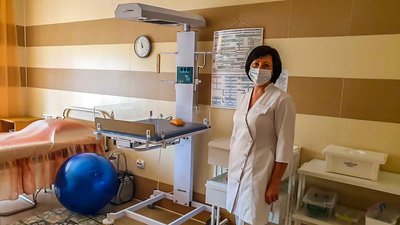”Хотіла бути вчителькою, але закохалась у медицину”. Кропивничанка 30 років працює акушеркою