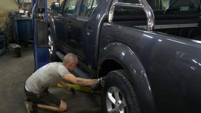 "Свої обороняють Станіславів". Прикарпатські волонтери придбали авто для ЗСУ