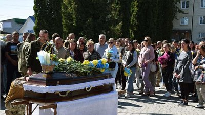 У громаді на Тернопільщині оголосили День жалоби У громаді на Тернопільщині оголосили День жалоби