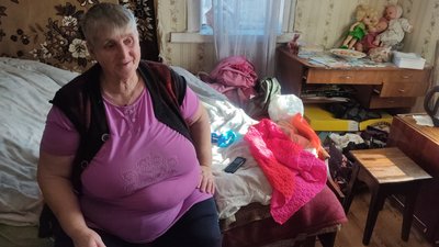 Прабабуся і мама водночас: жителька Житомирщини Лариса Гарбовська у сімдесят чотири роки сама виховує двох правнуків Прабабуся і мама водночас: жителька Житомирщини Лариса Гарбовська у сімдесят чотири роки сама виховує двох правнуків