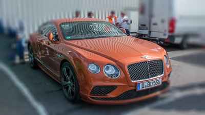 Одна Ferrari, дві Maybach, три Bentleу: які «люксові» автівки зареєстровані на Чернігівщині Одна Ferrari, дві Maybach, три Bentleу: які «люксові» автівки зареєстровані на Чернігівщині