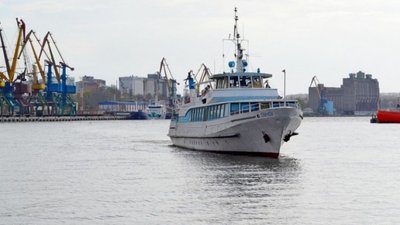 Були під загрозою обстрілу РФ. Одеські прикордонники евакуювали екіпажі іноземних суден