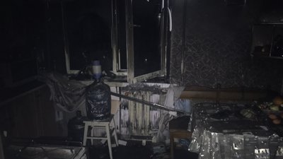 У Житомирі на пожежі в квартирі багатоповерхівки загинув чоловік, його дружину вдалося врятувати
