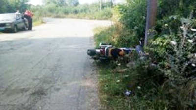 На Чернігівщині мопед врізався в електроопору: водій не вижив