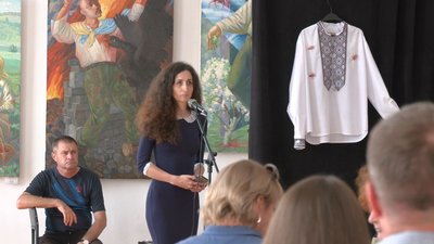 У Черкасах презентували "стріляну вишиванку" У Черкасах презентували "стріляну вишиванку"