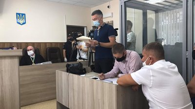 Адвокат обвинувачених Максим Дашко зачитує клопотання