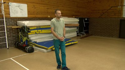 Мешканці багатоповерхівки у Луцьку не можуть потрапити в підвал під час тривоги Мешканці багатоповерхівки у Луцьку не можуть потрапити в підвал під час тривоги