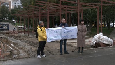 Кіоски біля "Сільпо" у Рівному зареєстрували, як нерухомість Кіоски біля "Сільпо" у Рівному зареєстрували, як нерухомість