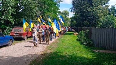 На Чернігівщині попрощалися з трьома військовими: Дмитром Лахном, Андрієм Дроздовим та Андрієм Резаном На Чернігівщині попрощалися з трьома військовими: Дмитром Лахном, Андрієм Дроздовим та Андрієм Резаном