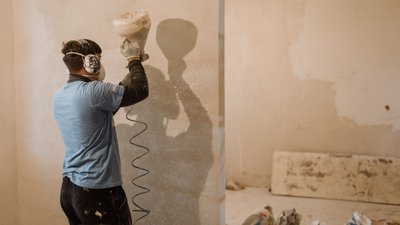 БУР шукає волонтерів для облаштування житла для переселенців на Франківщині