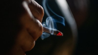 Куріння: шкода звичайних та електронних сигарет, і як це впливає на здоров'я Куріння: шкода звичайних та електронних сигарет, і як це впливає на здоров'я