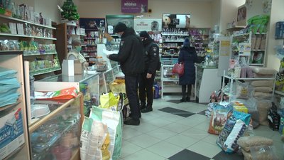 Рейди проводять щодня: на Донеччині поліція перевіряє місця торгівлі та харчування Рейди проводять щодня: на Донеччині поліція перевіряє місця торгівлі та харчування
