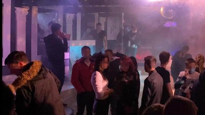 Без масок та за попереднім записом: у Львові попри карантин працював нічний клуб