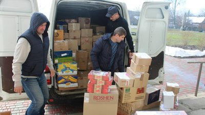 Понад дві з половиною тонни домашніх страв відправили до свят воїнам ЗСУ жителі Вільшанської громади на Житомирщині Понад дві з половиною тонни домашніх страв відправили до свят воїнам ЗСУ жителі Вільшанської громади на Житомирщині