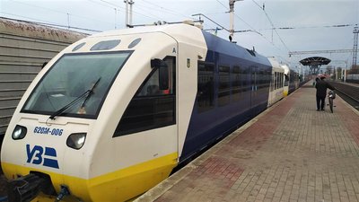 До деокупованого Ізюма вирушив перший рейковий автобус До деокупованого Ізюма вирушив перший рейковий автобус
