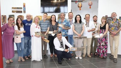 У коломийському Музеї писанки відкрили виставку картин на старовинній ґонті У коломийському Музеї писанки відкрили виставку картин на старовинній ґонті