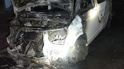 Підпал авто за гроші: у Харкові на Салтівці спалили мікроавтобус і легковик